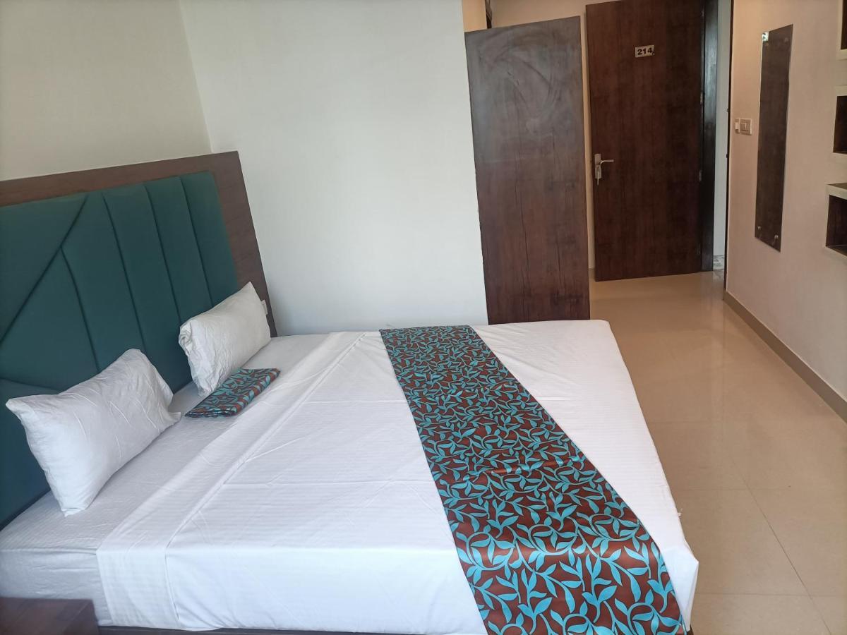 Hotel Tark Inn Near Igi Airport New Delhi Exteriör bild
