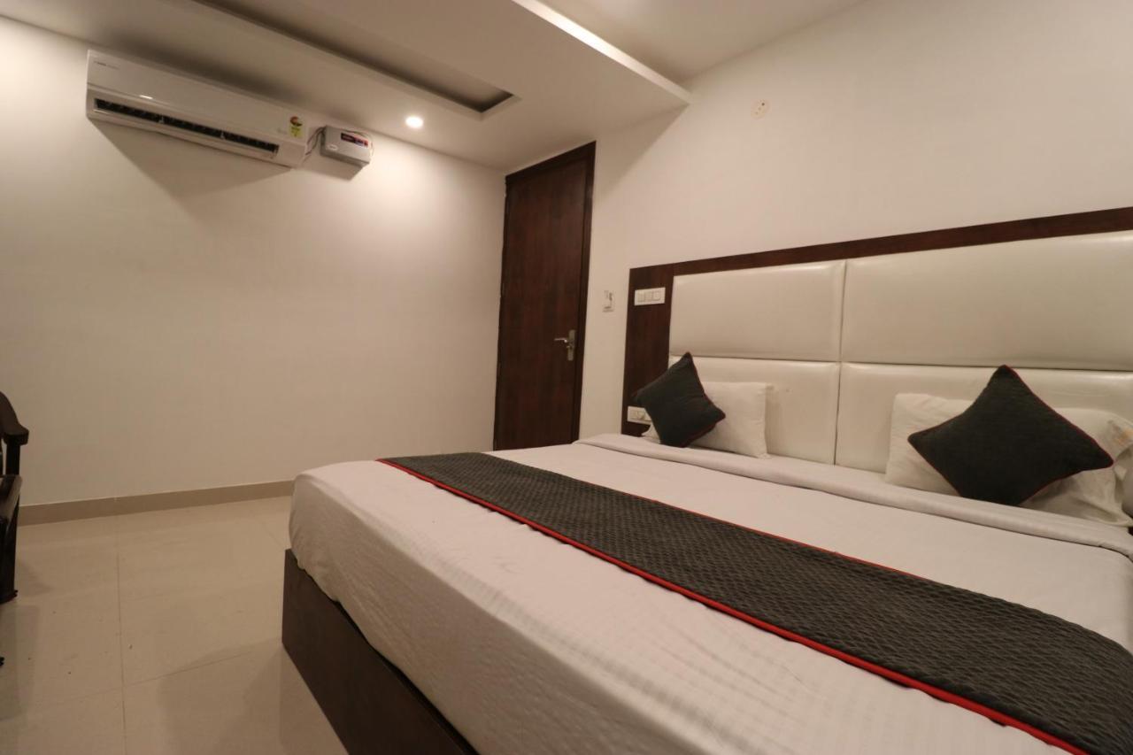 Hotel Tark Inn Near Igi Airport New Delhi Exteriör bild